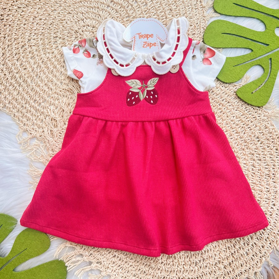 Conj. Blusa Gola em Lese e Salopete Moranguinhos - Off White e Vermelho